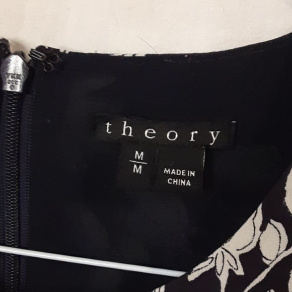 Theory Hodal Floral Top Size Medium - Picture 4 of 8